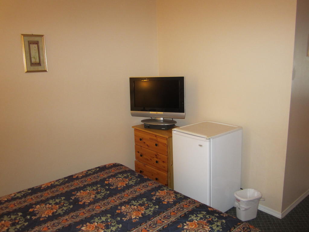Jade Mountain Motel Chase エクステリア 写真
